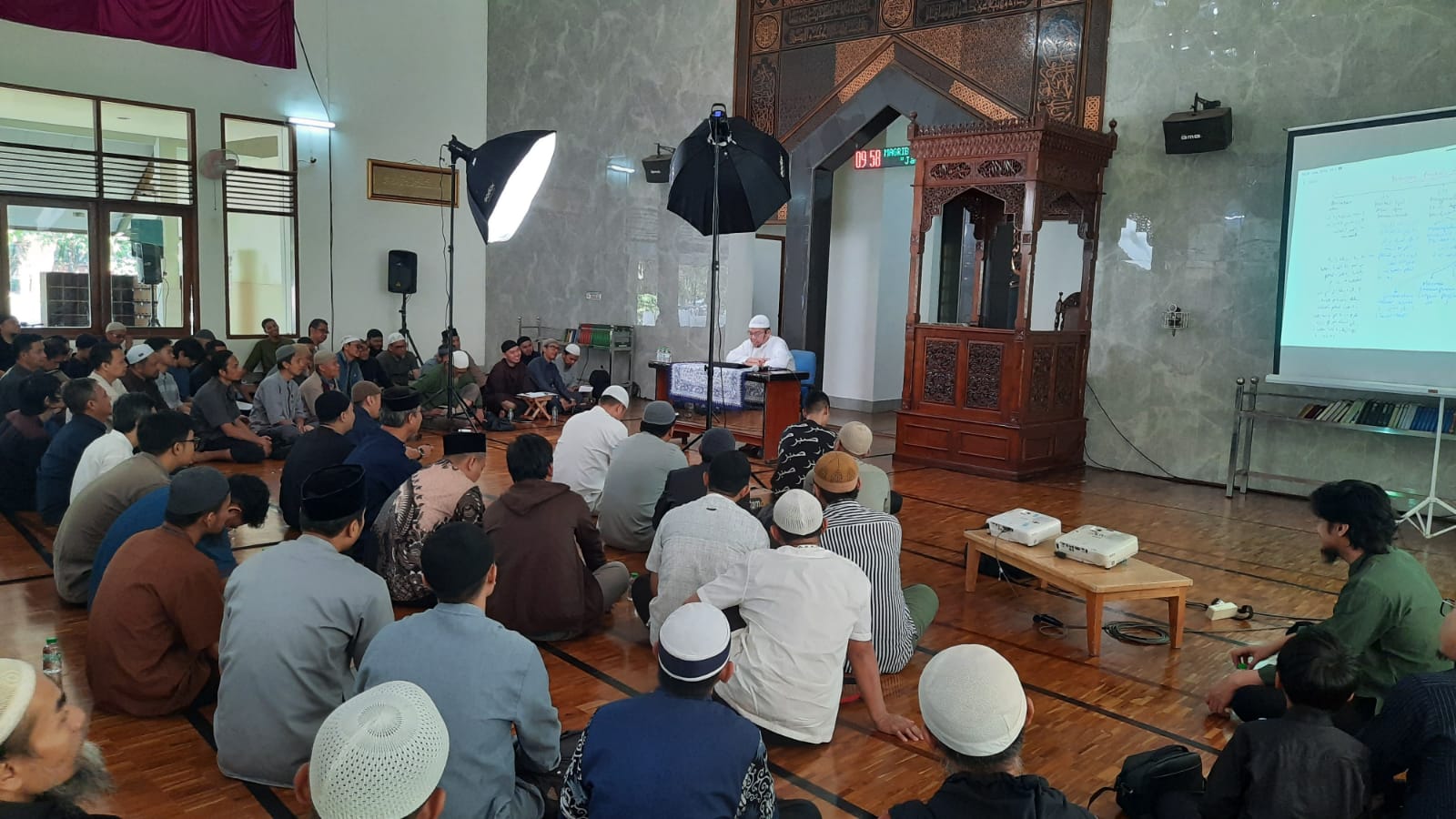 Foto Menghadapi Krisis dengan Panduan Syariat