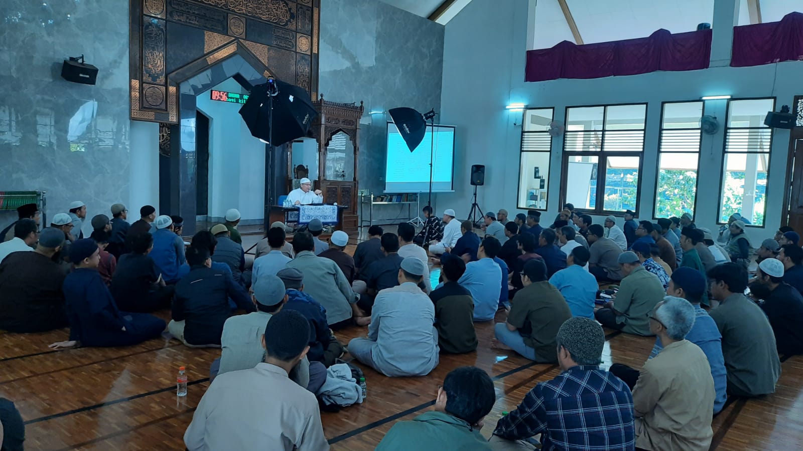 Foto Menghadapi Krisis dengan Panduan Syariat