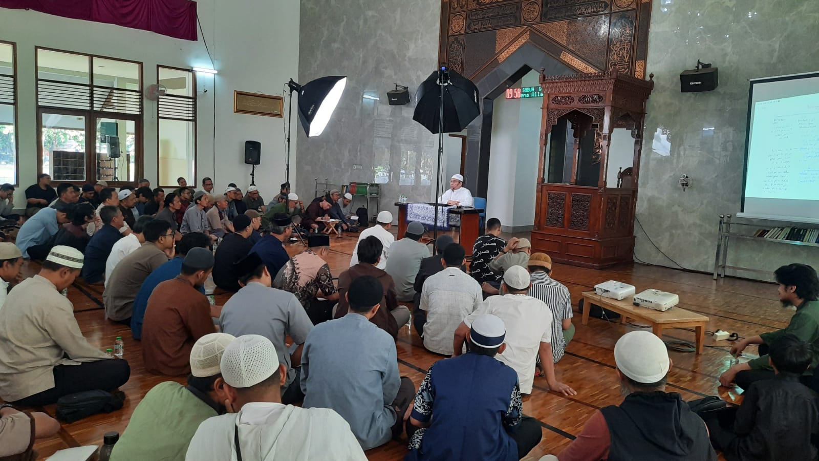 Foto Menghadapi Krisis dengan Panduan Syariat